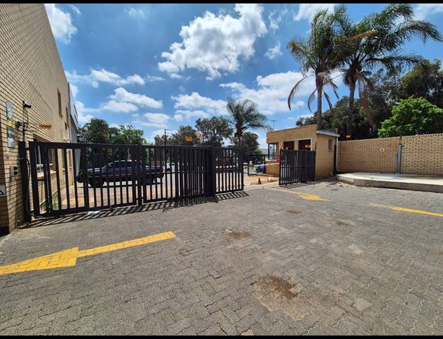 2,226M² SHOWROOM TO LET IN BRUMA